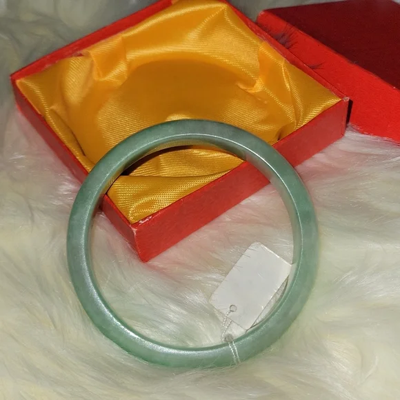Jade Bangle - Picture 1 of 7